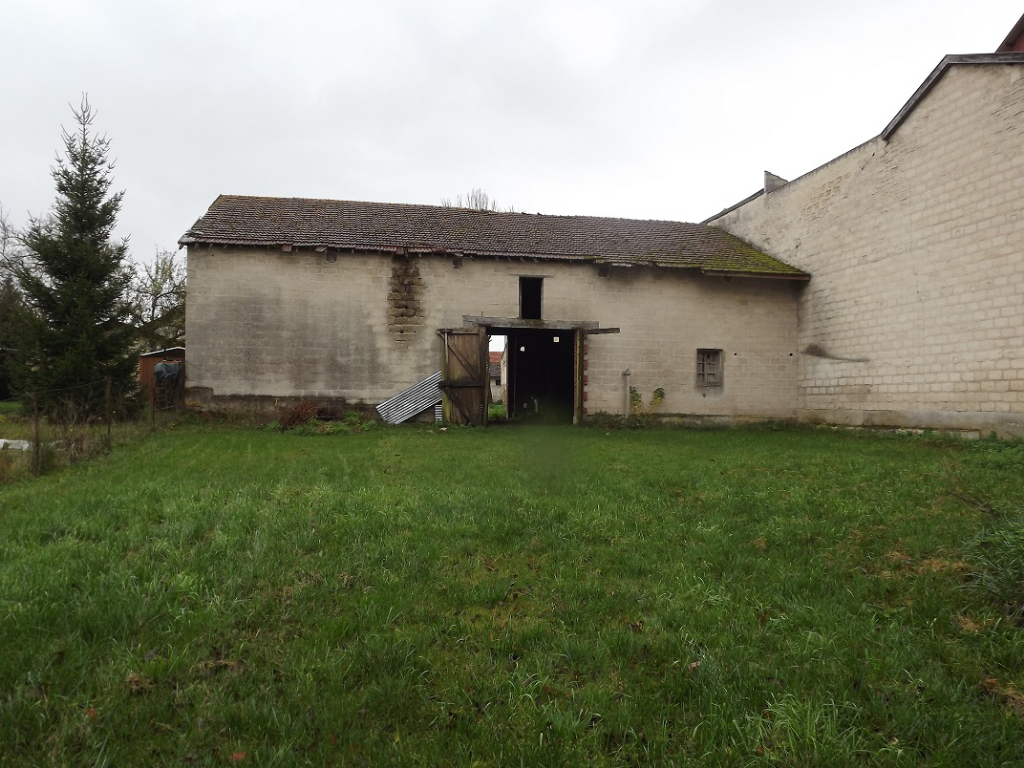 Grange de 300m2 - 1 pièce - Reims