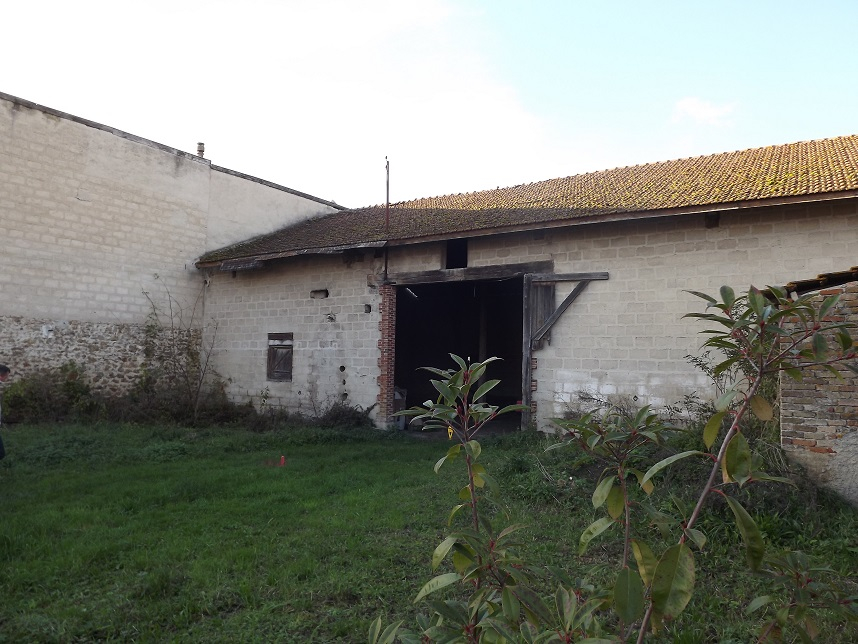 Grange de 300m2 - 1 pièce - Reims