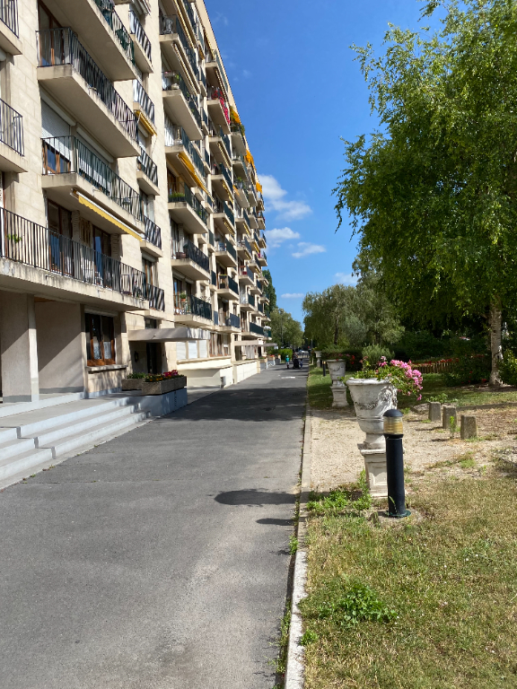 Local commercial de 76m2 - 4 pièces - Reims