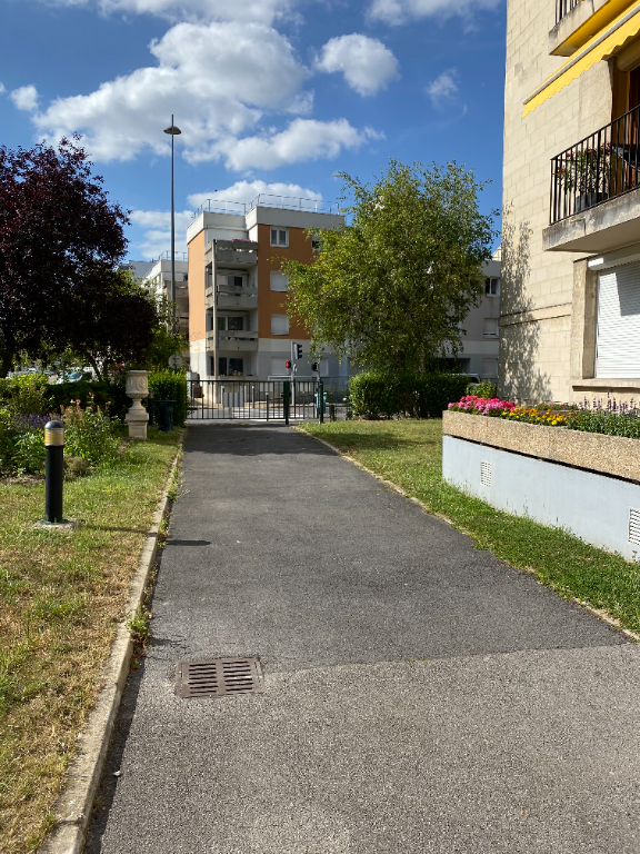 Local commercial de 76m2 - 4 pièces - Reims